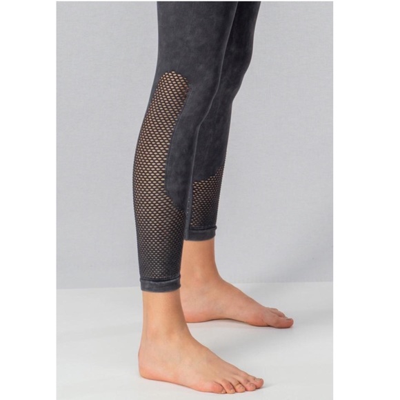 $ FIRM π·Charcoal Enzyme Wash Leggings - Picture 4 of 7